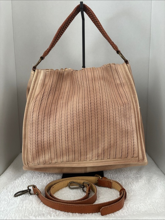 Free People Handbags - Free People Woven Shoulder Bag in Blush and Brown